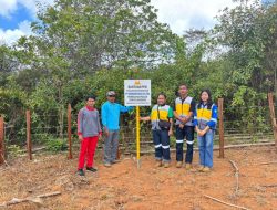 PT KES SK 321 Berikan Bantuan Prasarana Pendidikan di SDN 06 Landawe