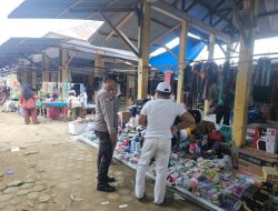 Personel Pos Pam Nataru Gelar Patroli Dialogis Humanis di Pasar Tradisional Tinobu